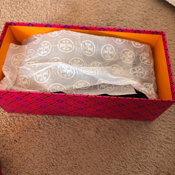 Tory Burch Kendrick driving loafers in black patent leather - Picture 11 of 12